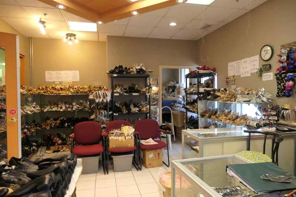 MLS® A2231842 - Unit #250 1623 Centre Street NW in Crescent Heights Calgary, Commercial