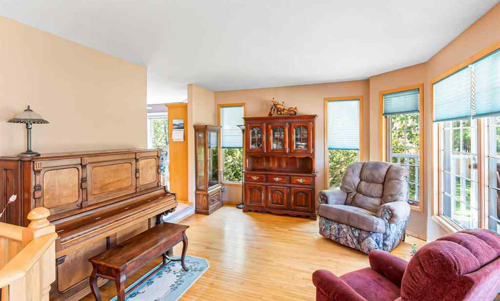MLS® A2231942 - 5631 49 Avenue  in NONE Olds, Residential