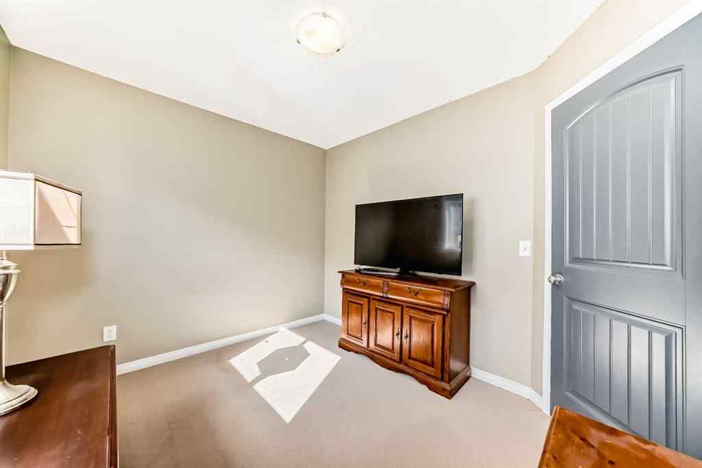 MLS® A2231948 - 412 Highland Close  in Hillview Estates Strathmore, Residential