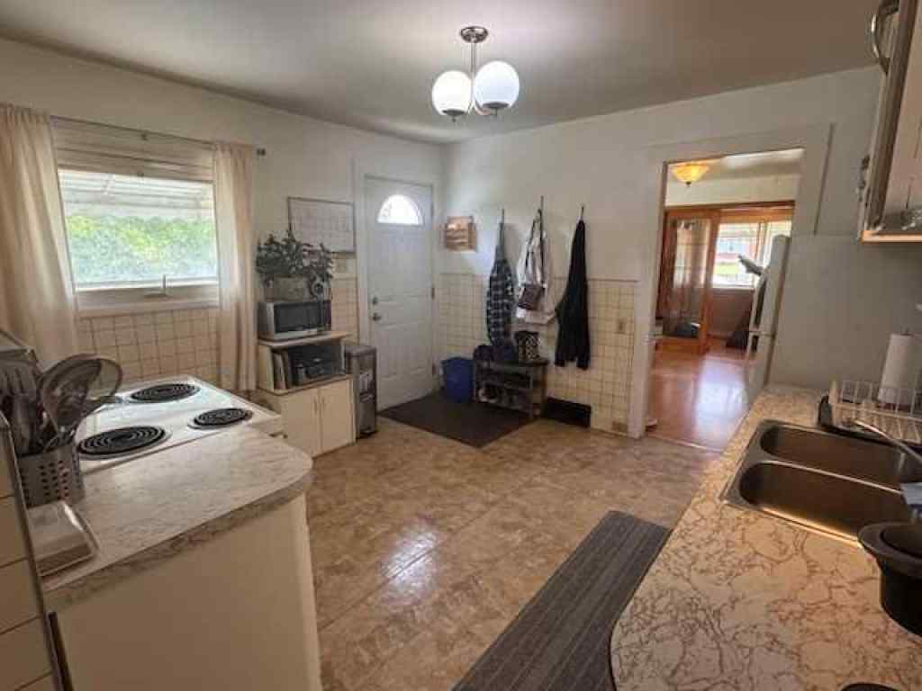 MLS® A2231992 - 660 3 Avenue  W in Downtown Drumheller, Residential