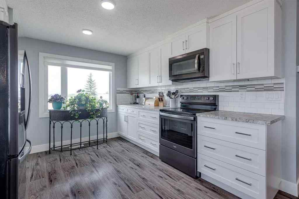 MLS® A2232065 - 89 Poplar Street  in Petrolia Indust. Rural Red Deer County, Commercial