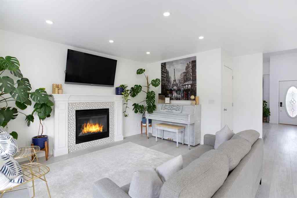 MLS® A2232103 - 209 Luxstone Road SW in Luxstone Airdrie, Residential