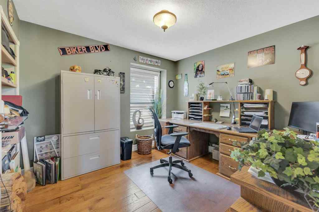 MLS® A2232196 - 20 Lakes Close  in The Lakes Lacombe, Residential