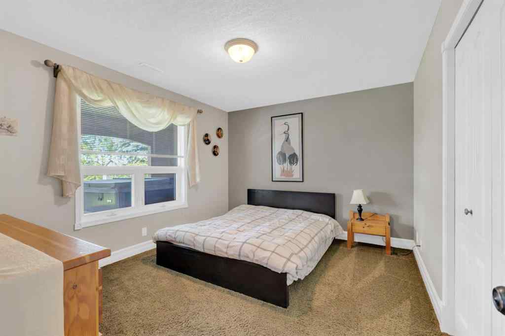 MLS® A2232196 - 20 Lakes Close  in The Lakes Lacombe, Residential
