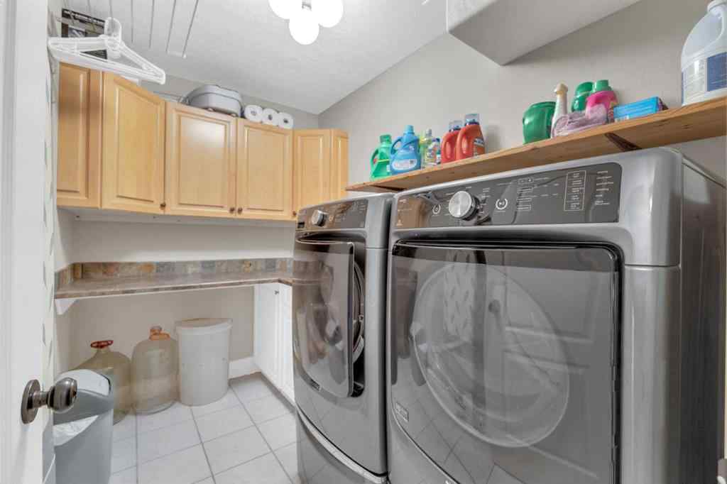 MLS® A2232196 - 20 Lakes Close  in The Lakes Lacombe, Residential