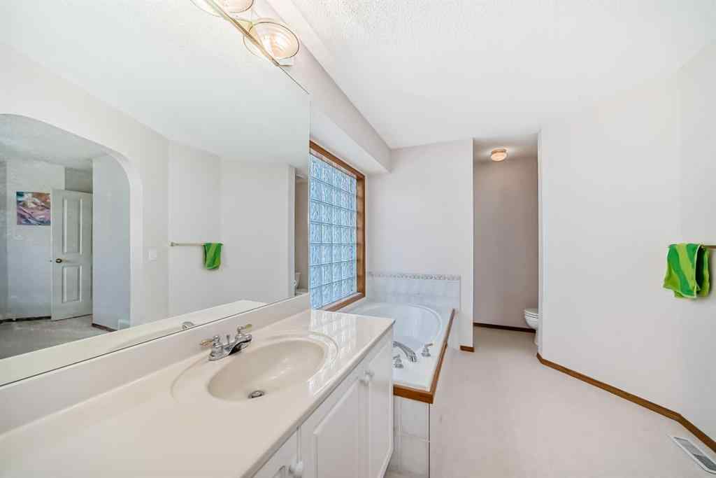 MLS® A2232235 - 42 Sierra Nevada Green SW in Signal Hill Calgary, Residential