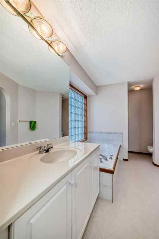 MLS® A2232235 - 42 Sierra Nevada Green SW in Signal Hill Calgary, Residential