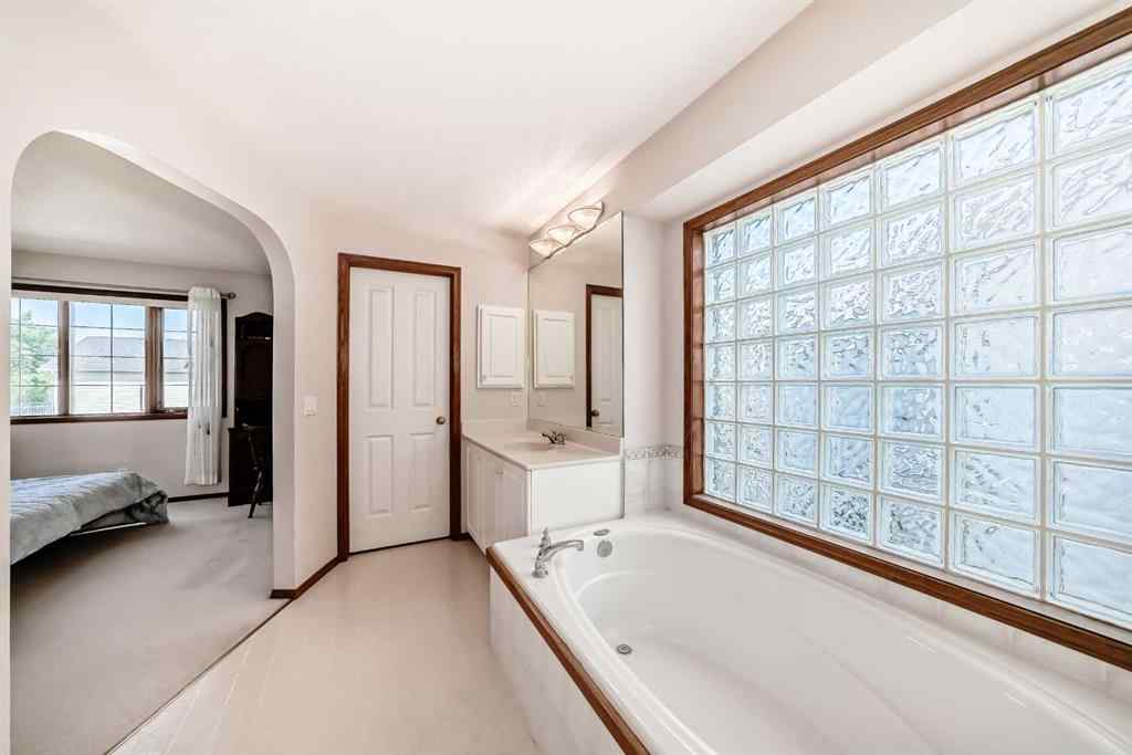 MLS® A2232235 - 42 Sierra Nevada Green SW in Signal Hill Calgary, Residential