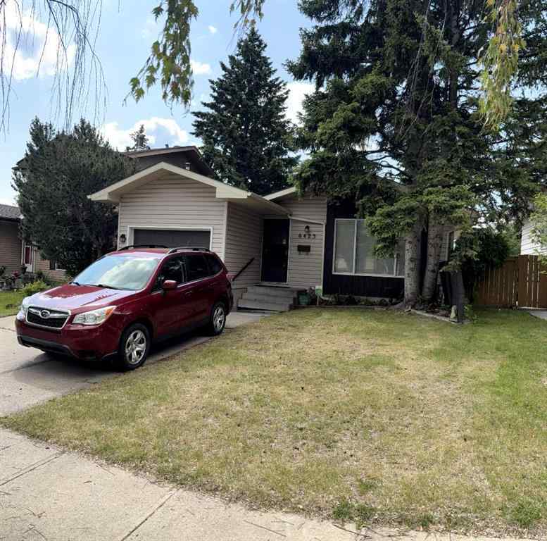 MLS® A2232271 - 6423 28 Avenue NE in Pineridge Calgary, Residential