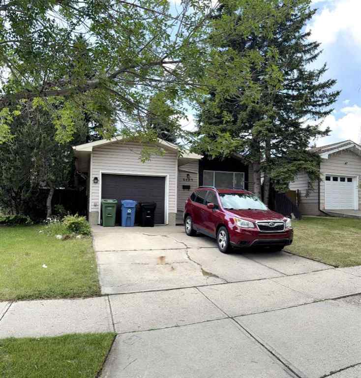 MLS® A2232271 - 6423 28 Avenue NE in Pineridge Calgary, Residential