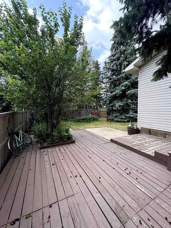 MLS® A2232271 - 6423 28 Avenue NE in Pineridge Calgary, Residential