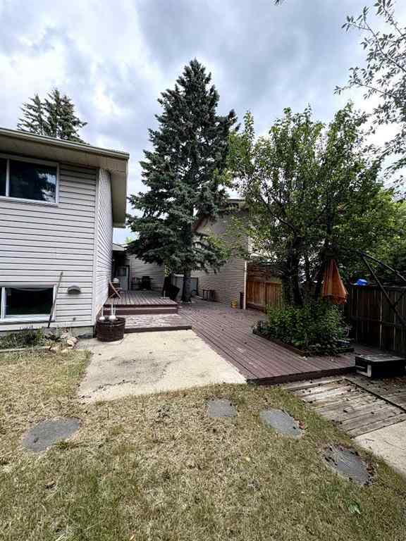 MLS® A2232271 - 6423 28 Avenue NE in Pineridge Calgary, Residential