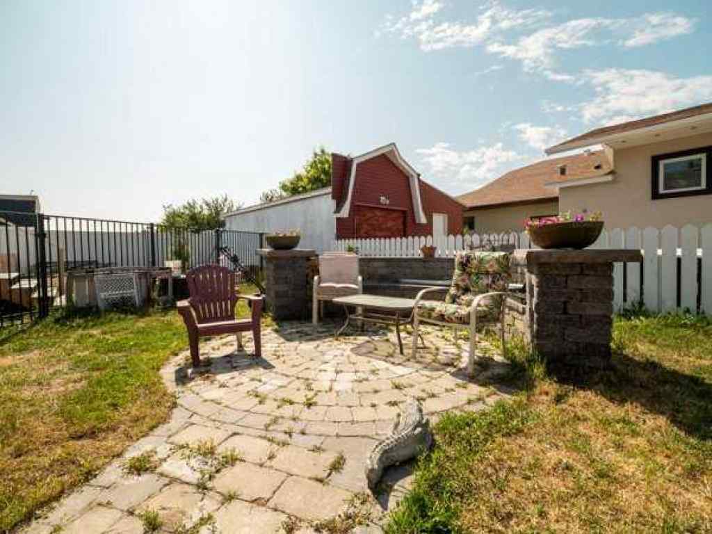MLS® A2232408 - 242 1st Street W in NONE Cardston, Residential