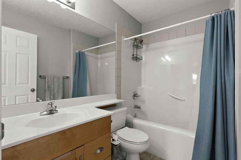 MLS® A2232437 - 38 Simcoe Crescent SW in Signal Hill Calgary, Residential