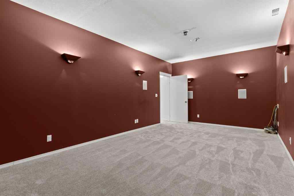 MLS® A2232437 - 38 Simcoe Crescent SW in Signal Hill Calgary, Residential
