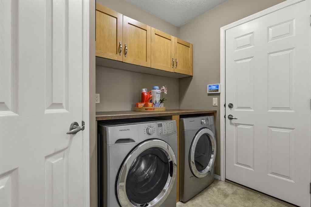 MLS® A2232437 - 38 Simcoe Crescent SW in Signal Hill Calgary, Residential