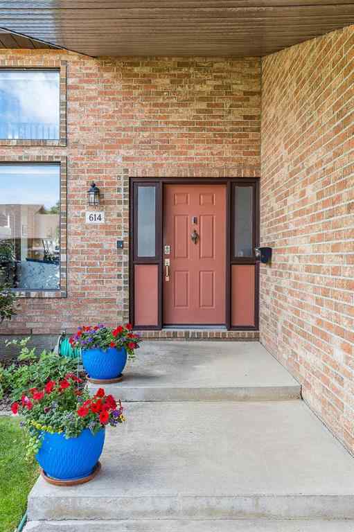 MLS® A2232481 - 614 Ross Glen Drive SE in Ross Glen Medicine Hat, Residential
