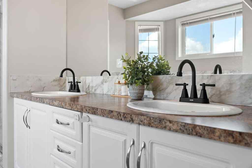 MLS® A2232498 - 95 Sierra Nevada Green SW in Signal Hill Calgary, Residential