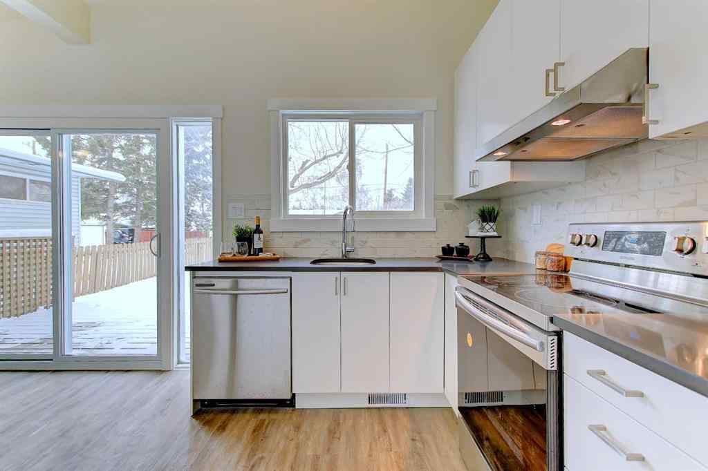 MLS® A2232522 - 272 Acadia Drive SE in Acadia Calgary, Residential