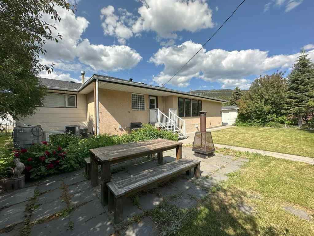 MLS® A2232610 - 2429 211 Street  in NONE Bellevue, Residential