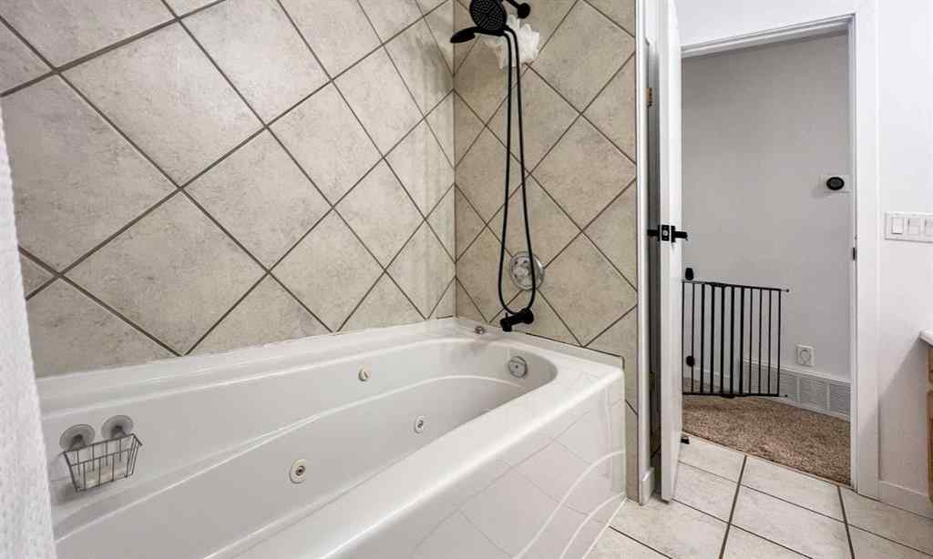MLS® A2232637 - 6301 41 Avenue  in Grandview Stettler, Residential