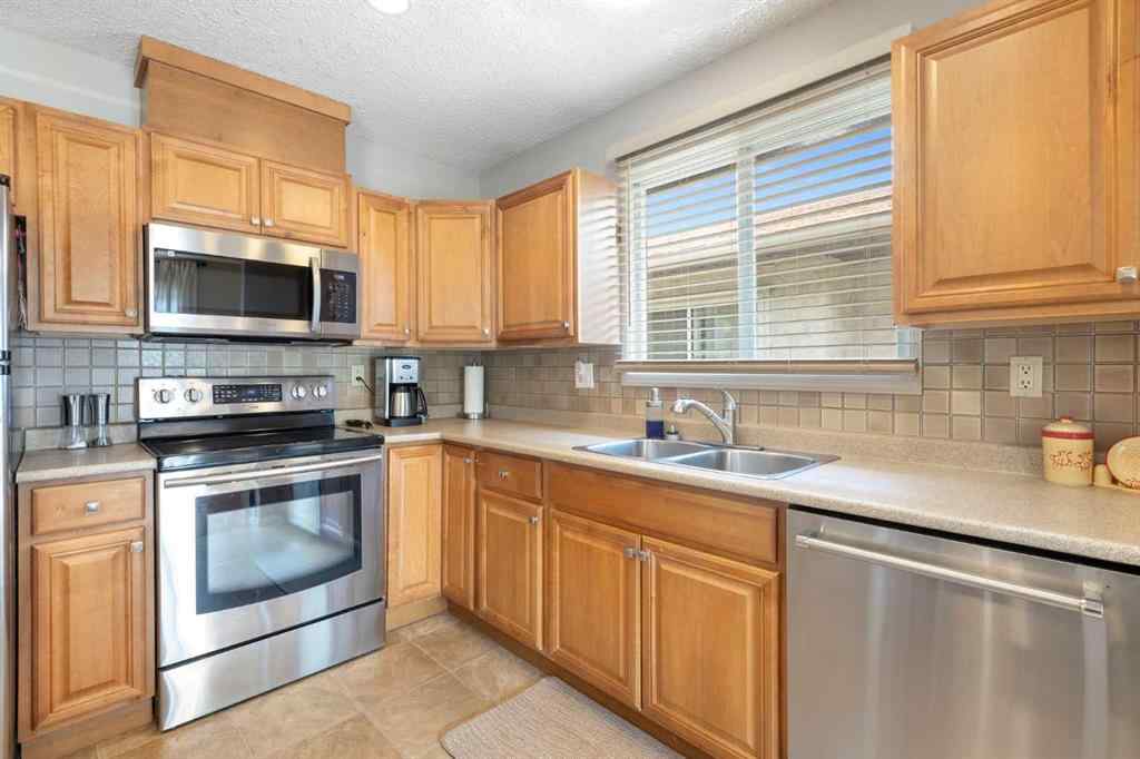MLS® A2232679 - 224 Sandstone Place NW in Sandstone Valley Calgary, Residential