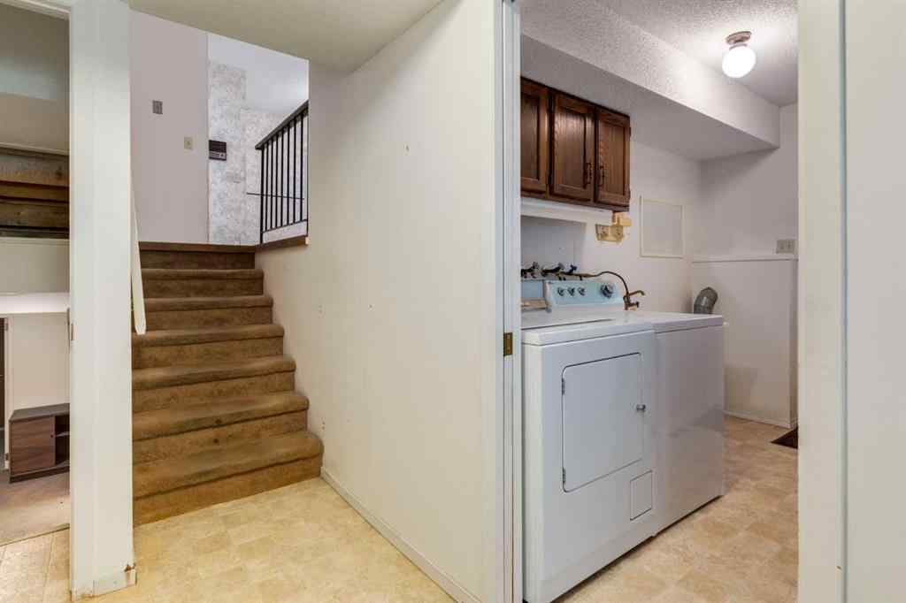 MLS® A2232708 - 300 Edgehill Drive NW in Edgemont Calgary, Residential
