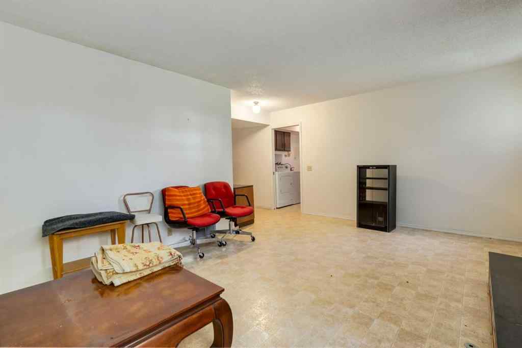 MLS® A2232708 - 300 Edgehill Drive NW in Edgemont Calgary, Residential