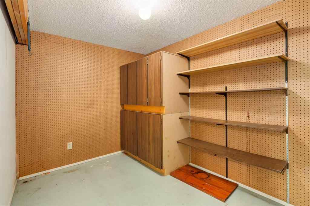 MLS® A2232708 - 300 Edgehill Drive NW in Edgemont Calgary, Residential
