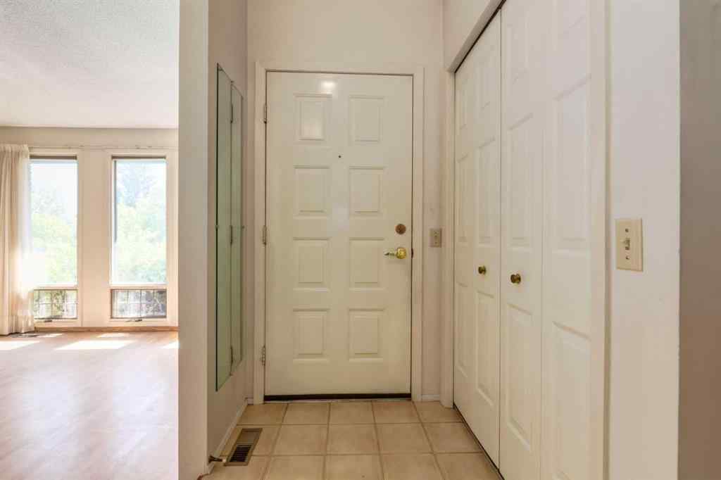 MLS® A2232708 - 300 Edgehill Drive NW in Edgemont Calgary, Residential