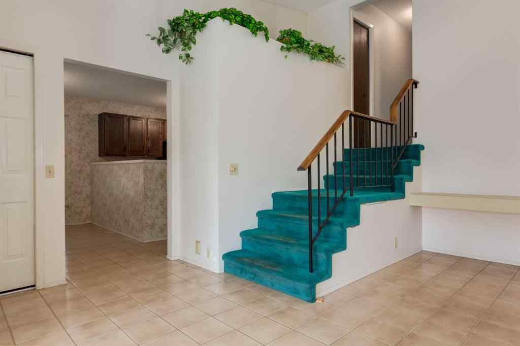 MLS® A2232708 - 300 Edgehill Drive NW in Edgemont Calgary, Residential