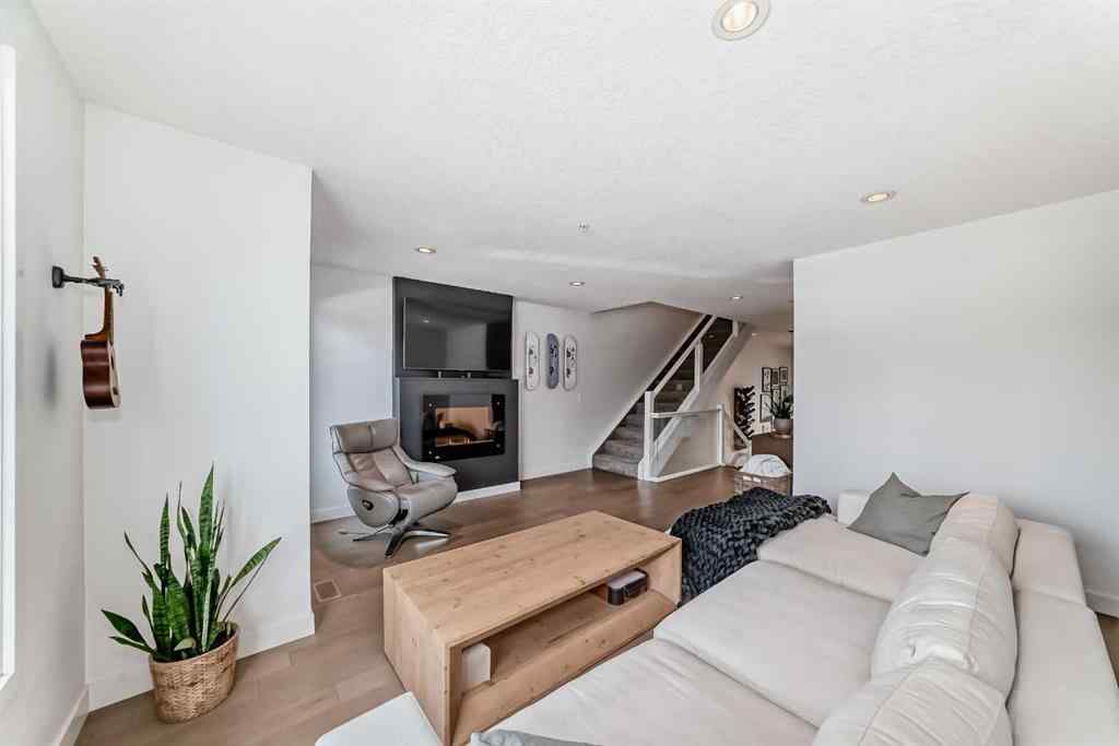 MLS® A2232714 - Unit #109 15 Rosscarrock Gate SW in Rosscarrock Calgary, Residential