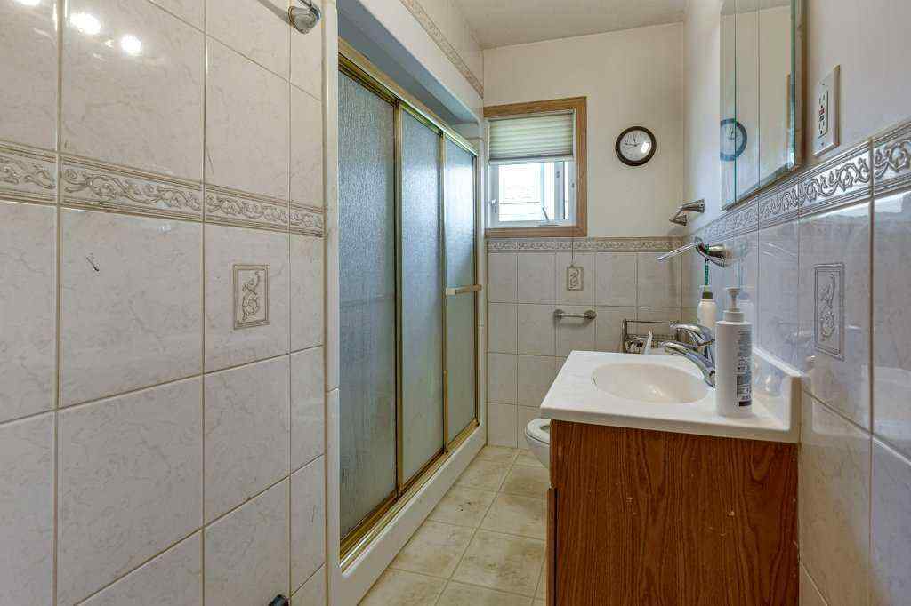 MLS® A2232792 - 4122 39 Street  in Grandview Red Deer, Residential