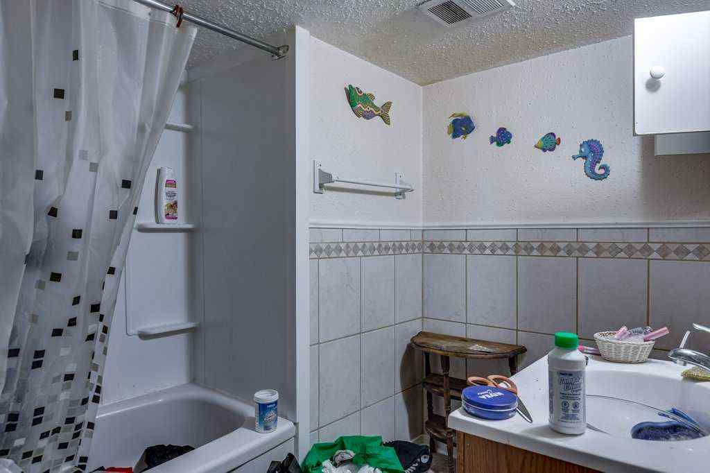 MLS® A2232792 - 4122 39 Street  in Grandview Red Deer, Residential