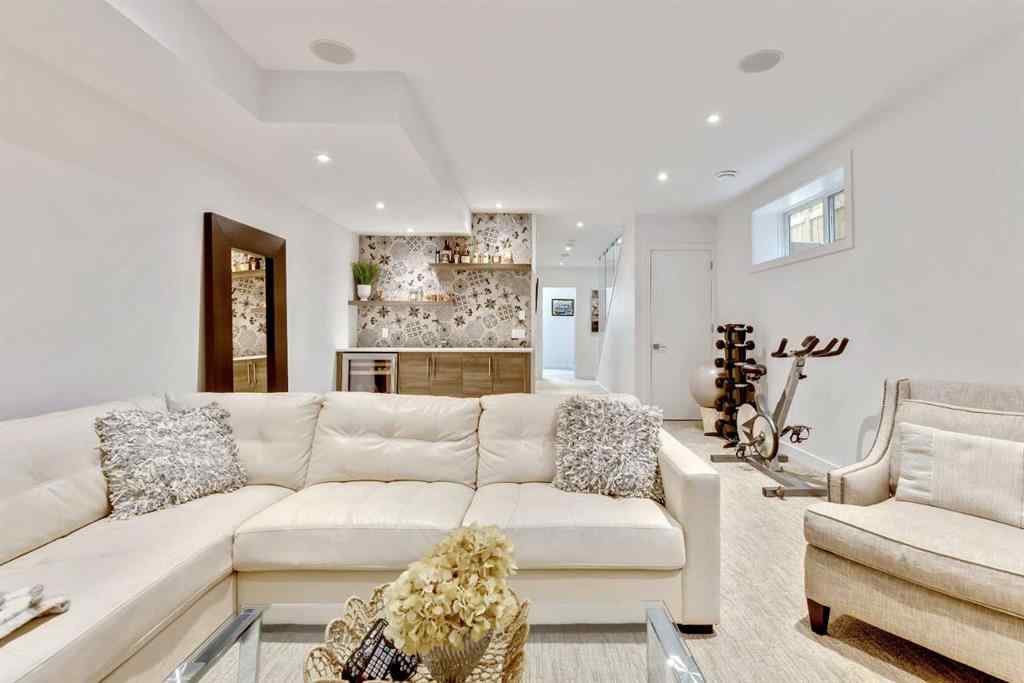 MLS® A2232812 - 2136 53 Avenue SW in North Glenmore Park Calgary, Residential