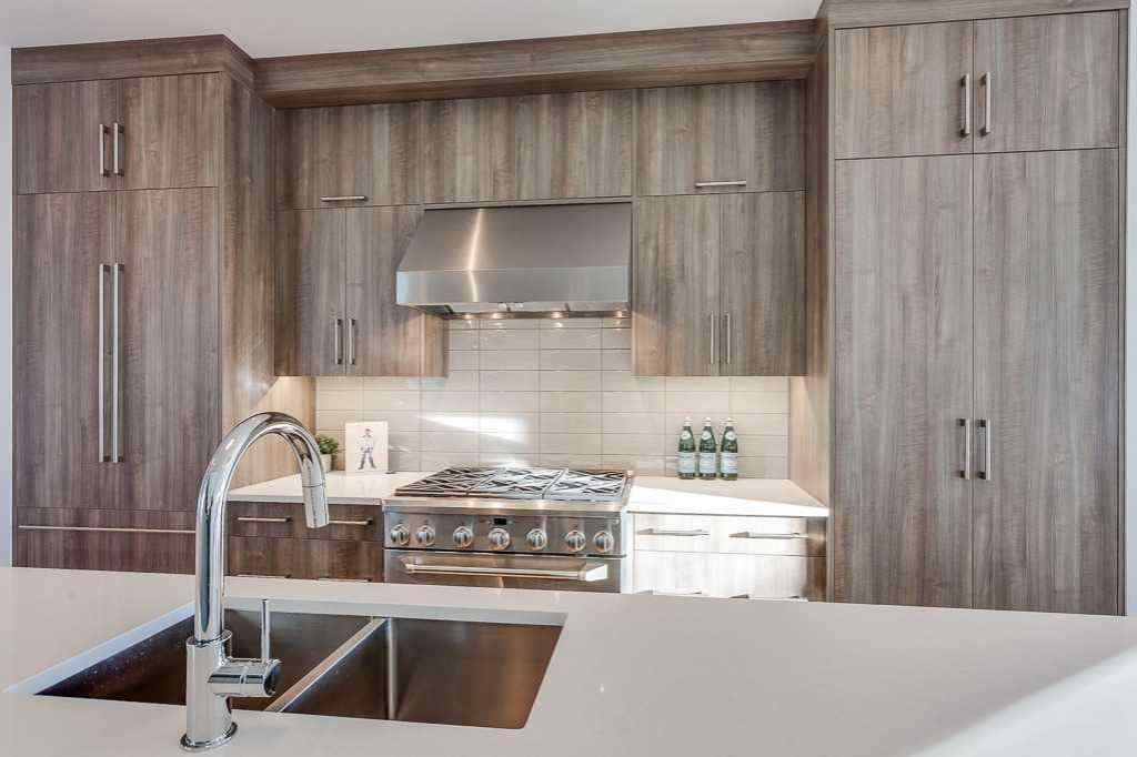 MLS® A2232812 - 2136 53 Avenue SW in North Glenmore Park Calgary, Residential