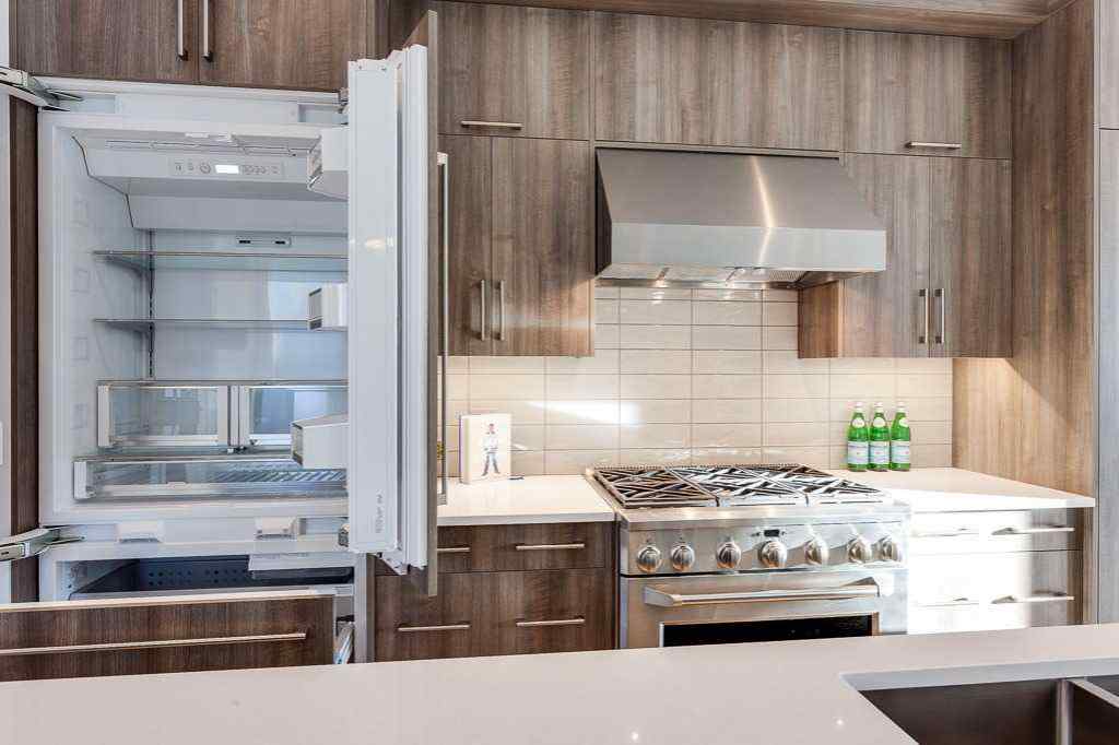 MLS® A2232812 - 2136 53 Avenue SW in North Glenmore Park Calgary, Residential