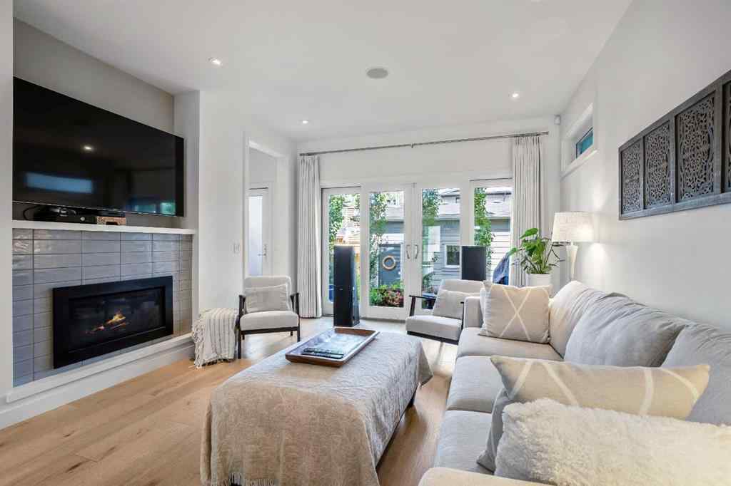 MLS® A2232812 - 2136 53 Avenue SW in North Glenmore Park Calgary, Residential