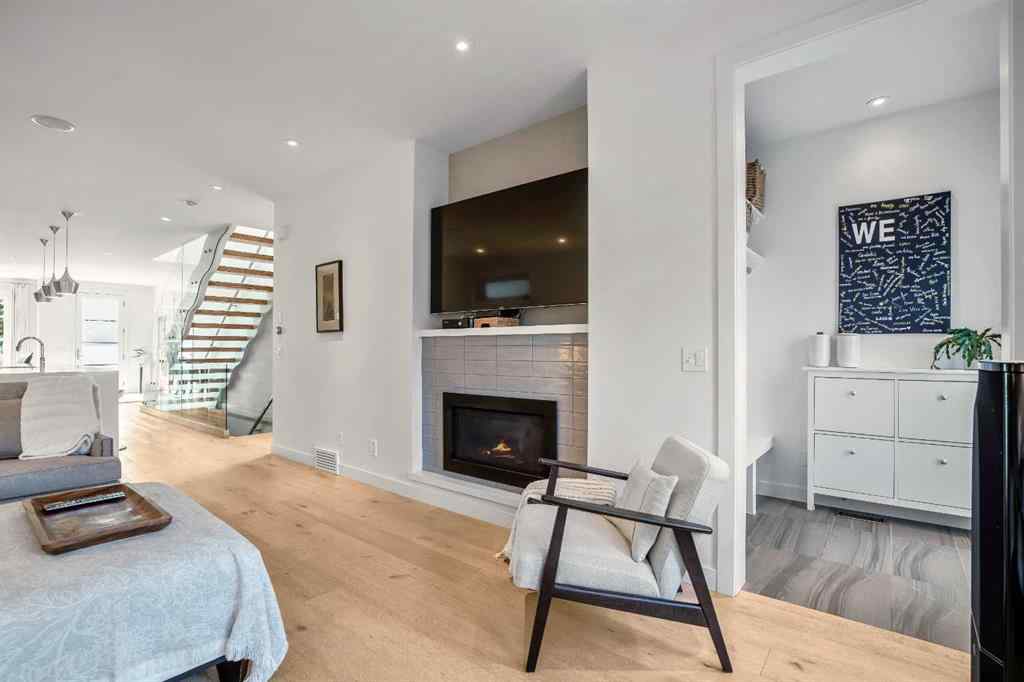 MLS® A2232812 - 2136 53 Avenue SW in North Glenmore Park Calgary, Residential