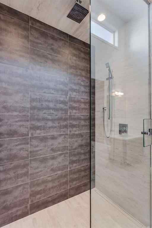 MLS® A2232812 - 2136 53 Avenue SW in North Glenmore Park Calgary, Residential