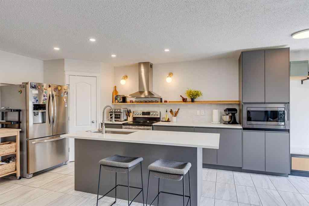 MLS® A2232898 - 202 Evansmeade Close NW in Evanston Calgary, Residential