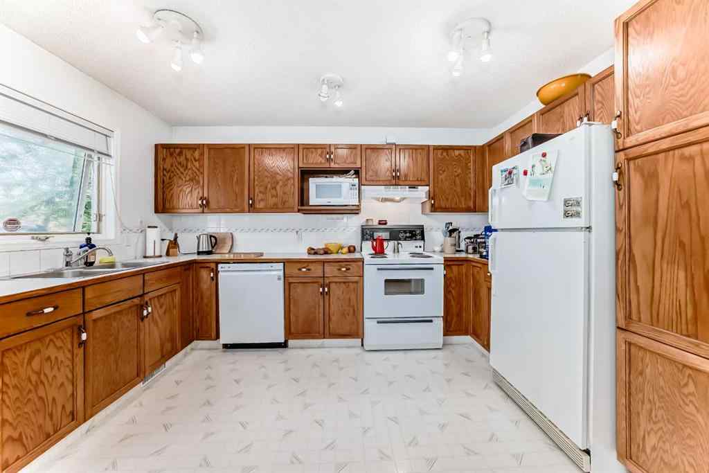 MLS® A2232962 - 12 Stradwick Rise SW in Strathcona Park Calgary, Residential