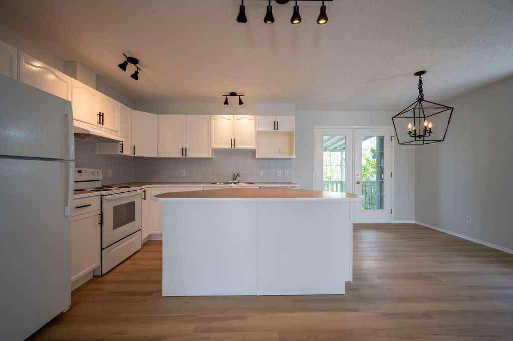 MLS® A2232993 - 269 Strathford Crescent  in Strathaven Strathmore, Residential