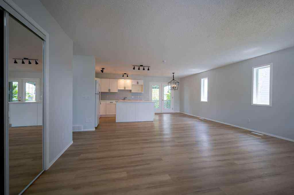 MLS® A2232993 - 269 Strathford Crescent  in Strathaven Strathmore, Residential
