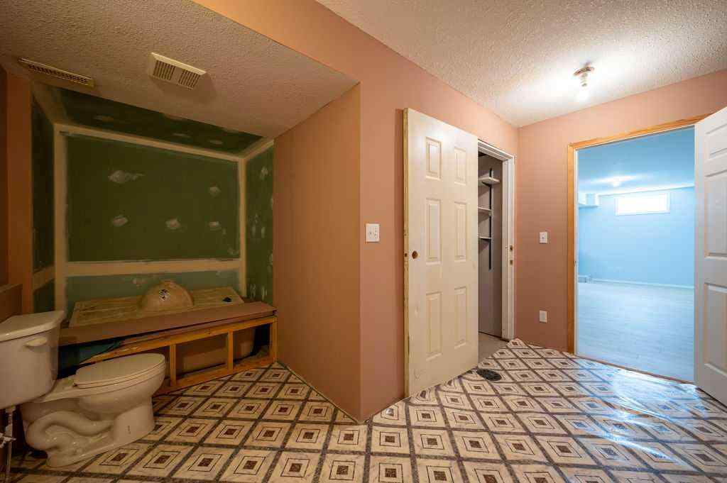 MLS® A2232993 - 269 Strathford Crescent  in Strathaven Strathmore, Residential