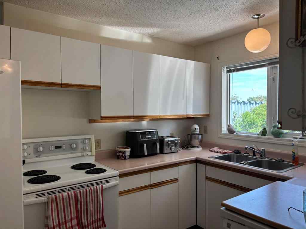 MLS® A2233080 - 35 S 2 Street E in NONE Magrath, Residential