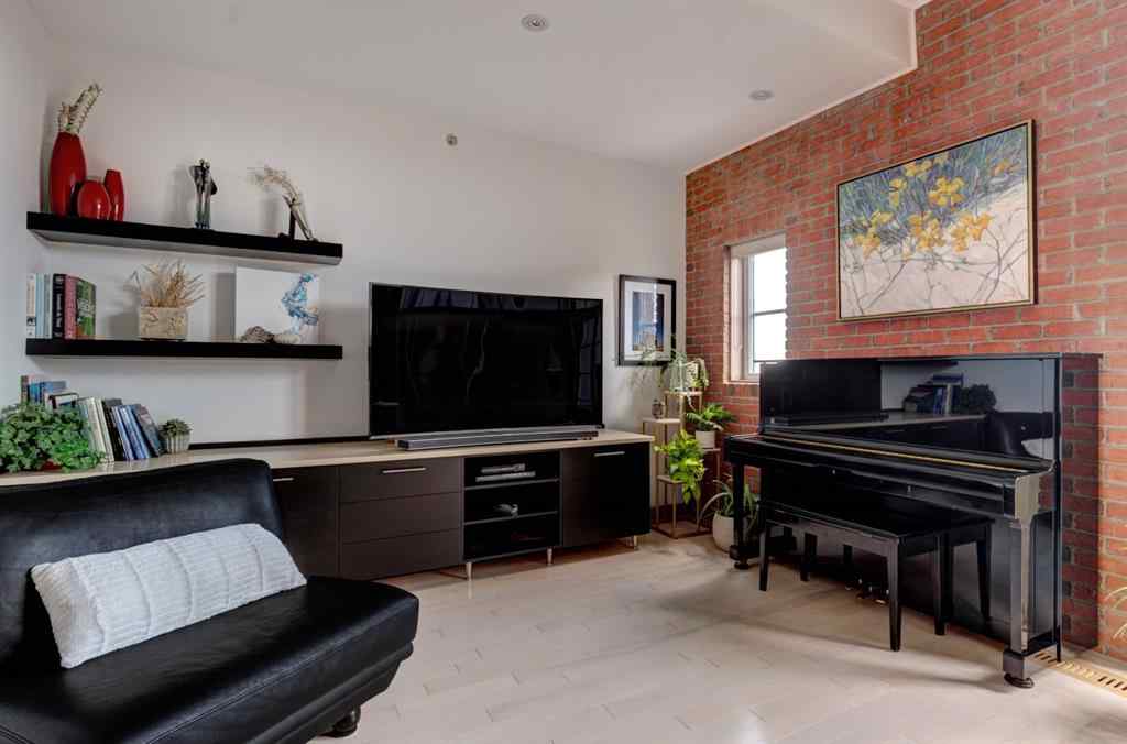 MLS® A2233107 - 416 Aspen Meadows Hill SW in Aspen Woods Calgary, Residential