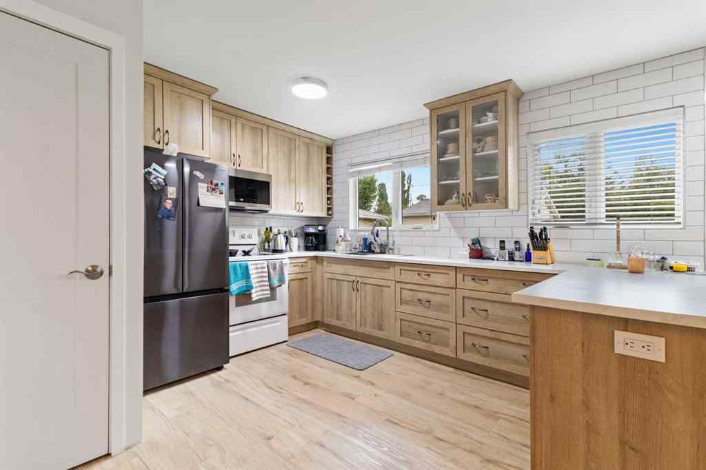 MLS® A2233156 - 5910 West Park Crescent  in West Park Red Deer, Residential