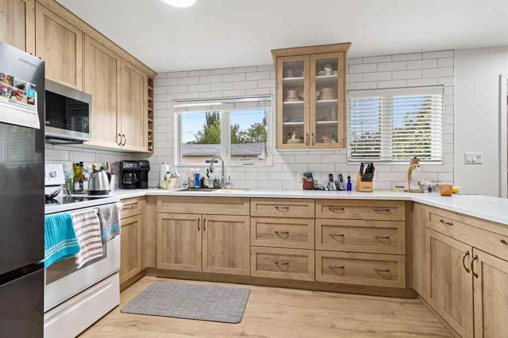 MLS® A2233156 - 5910 West Park Crescent  in West Park Red Deer, Residential