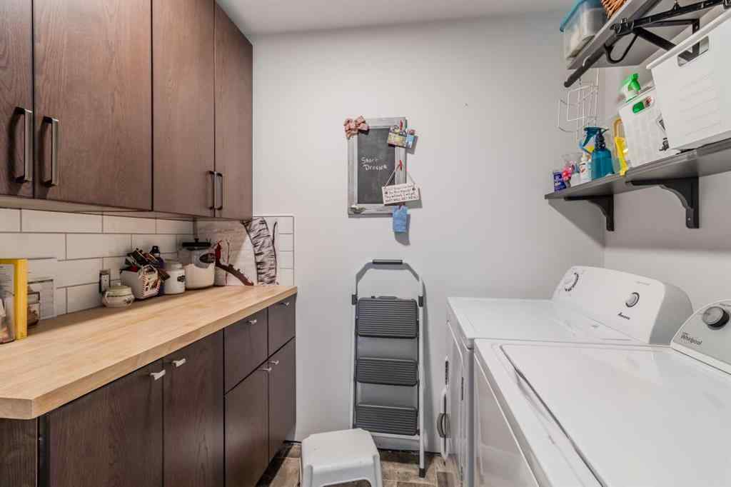 MLS® A2233156 - 5910 West Park Crescent  in West Park Red Deer, Residential